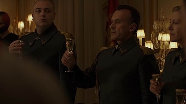 Geeky Parent Guide: ‘Mockingjay: Part 2’ - Corruption & Sacrifice 2 Mockingjay poison